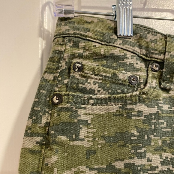 Rag & Bone Green Camo Cutoff Frayed/Fringed Raw Hem Jean Shorts Size 24 - Picture 4 of 11